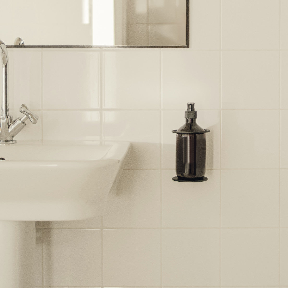 BASEL soap bottle holder