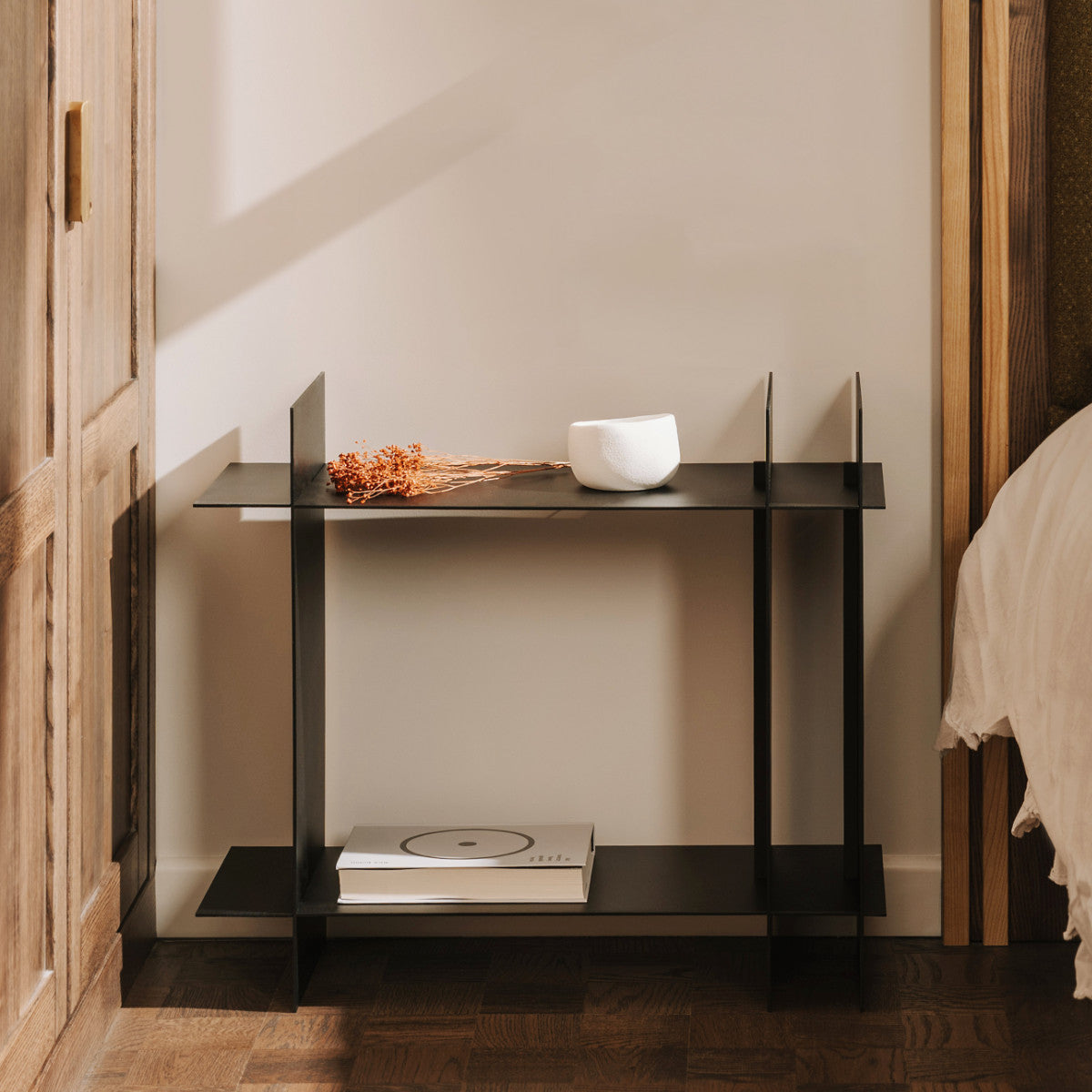 TOKYO Beistelltisch / Rack – leichter Aluminium-Nachttisch