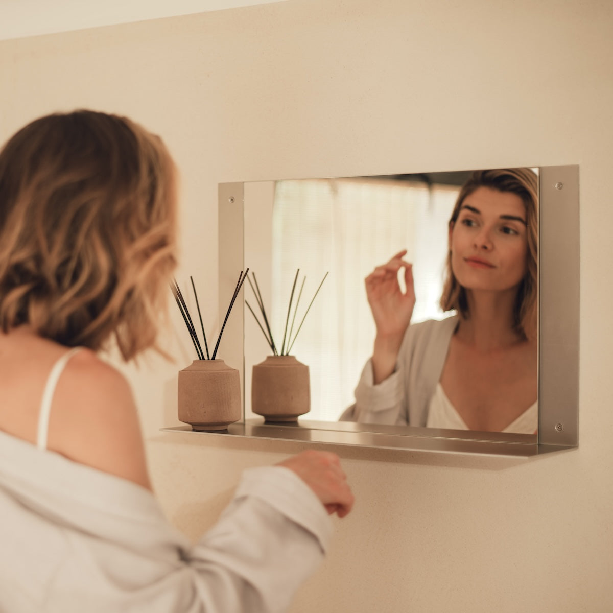 RAWW mirror with shelf